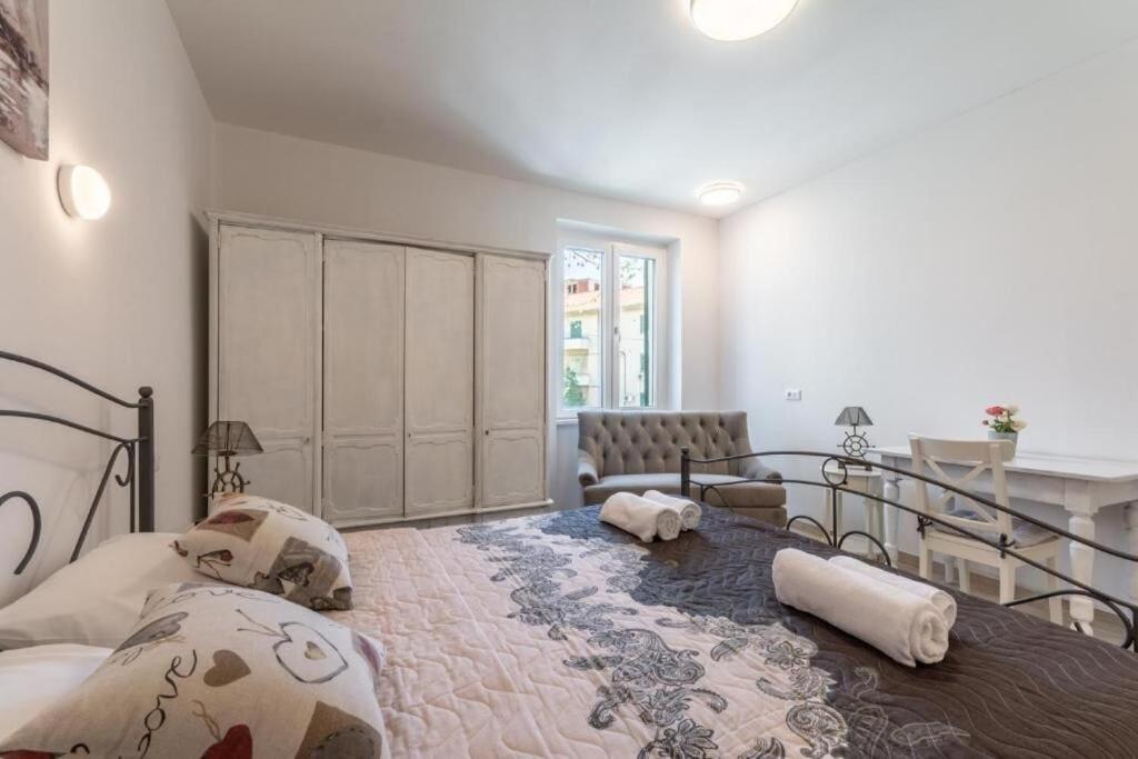 Apartments And Room Poesia Split Kültér fotó