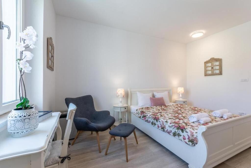 Apartments And Room Poesia Split Kültér fotó