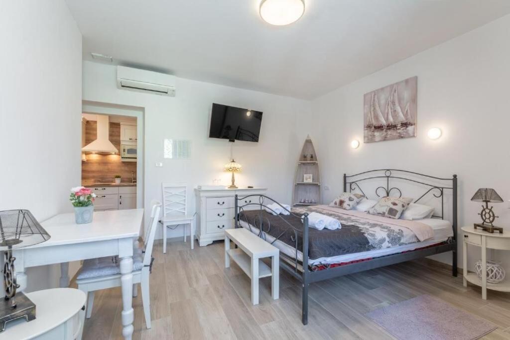 Apartments And Room Poesia Split Kültér fotó